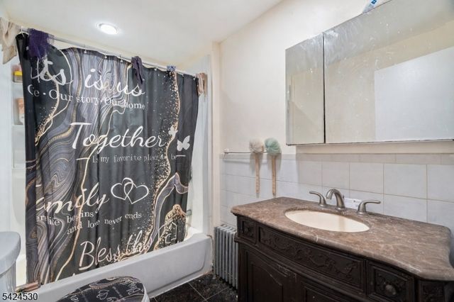 80 Pennington St, Paterson City, NJ 07501