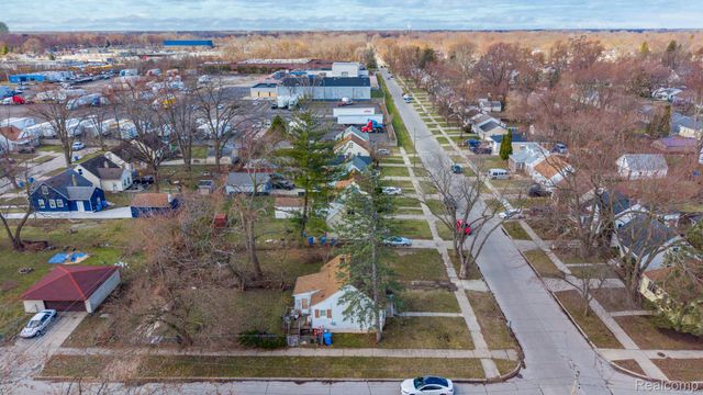 26115 Powers Avenue, Dearborn Heights, MI 48125