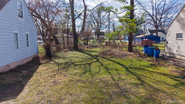 26115 Powers Avenue, Dearborn Heights, MI 48125