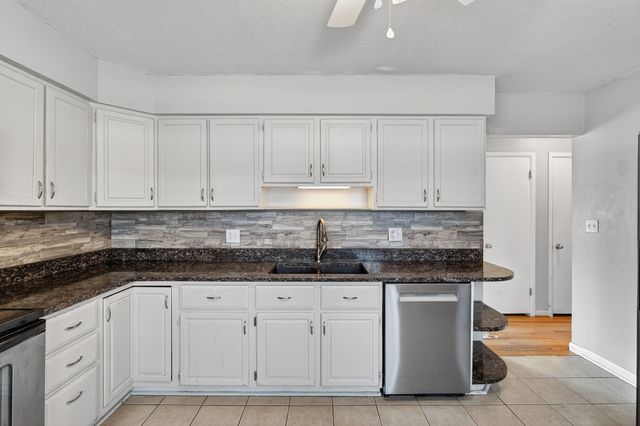 2921 Meadow Lane, West Des Moines, IA 50265