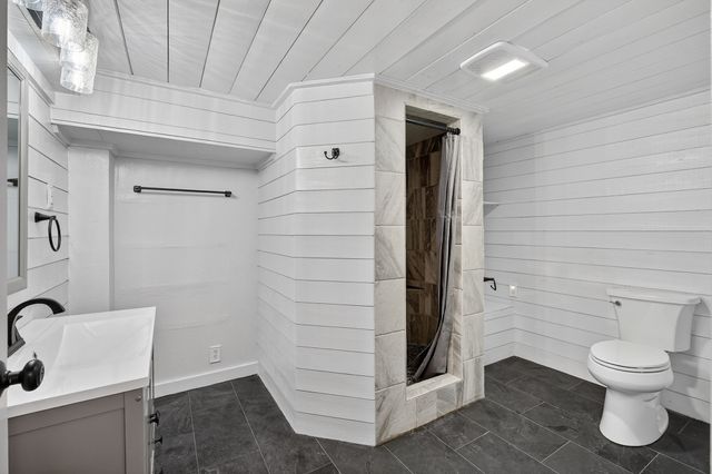 2921 Meadow Lane, West Des Moines, IA 50265