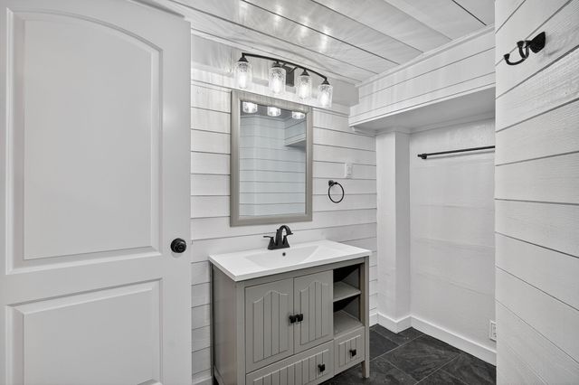 2921 Meadow Lane, West Des Moines, IA 50265