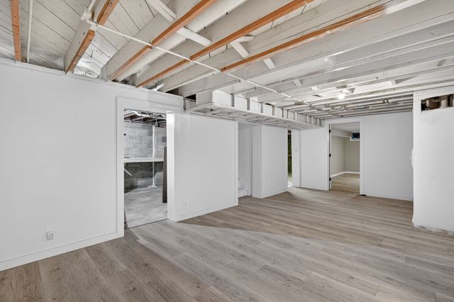 2921 Meadow Lane, West Des Moines, IA 50265