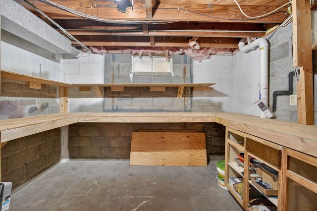 2921 Meadow Lane, West Des Moines, IA 50265