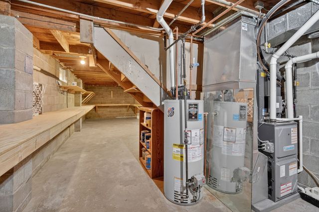 2921 Meadow Lane, West Des Moines, IA 50265