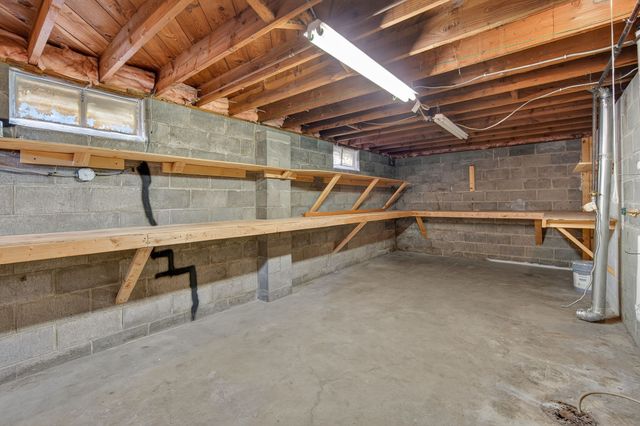 2921 Meadow Lane, West Des Moines, IA 50265