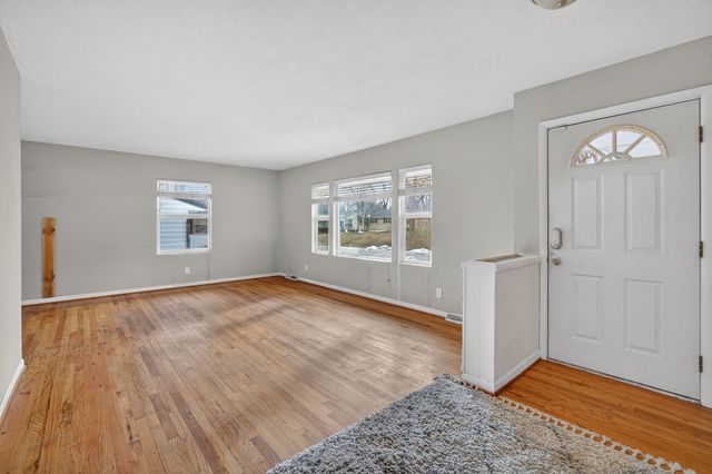 2921 Meadow Lane, West Des Moines, IA 50265