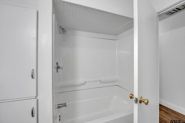 315 E Hubbard St, Lindale, TX 75771