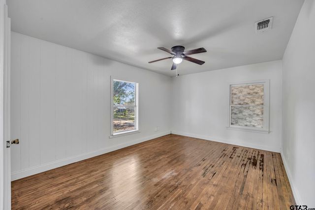 315 E Hubbard St, Lindale, TX 75771