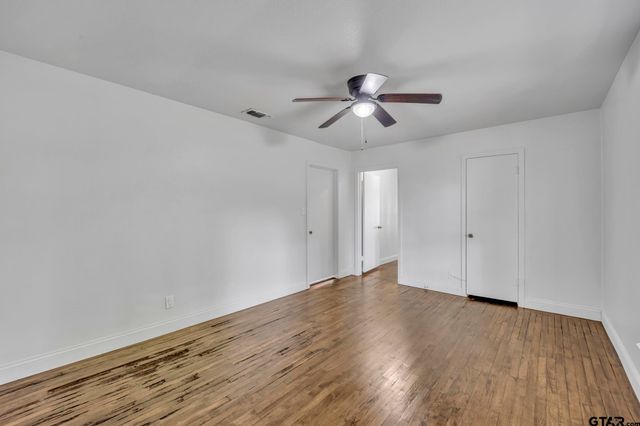 315 E Hubbard St, Lindale, TX 75771