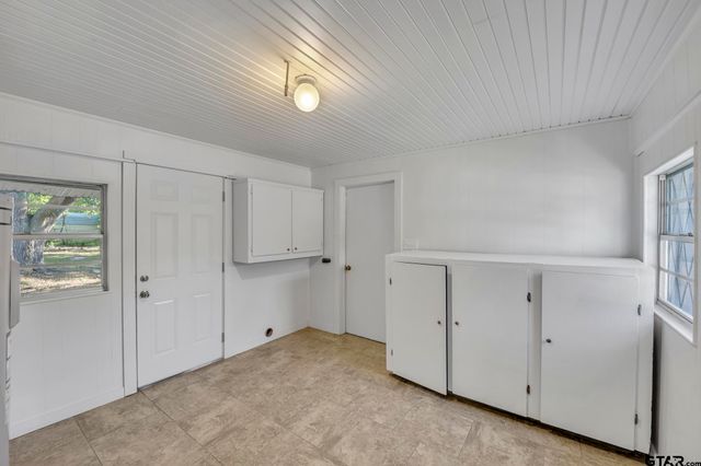 315 E Hubbard St, Lindale, TX 75771