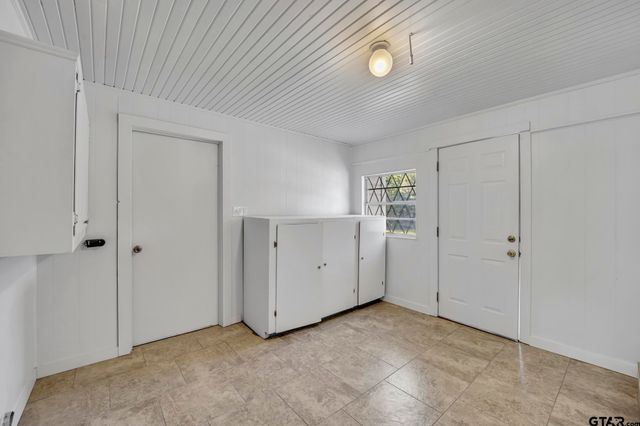 315 E Hubbard St, Lindale, TX 75771