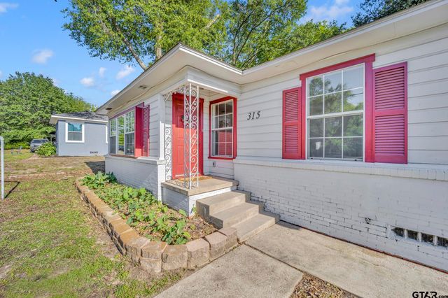 315 E Hubbard St, Lindale, TX 75771