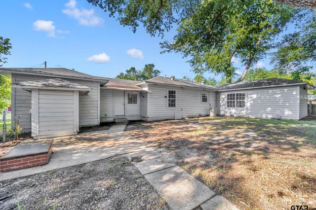 315 E Hubbard St, Lindale, TX 75771