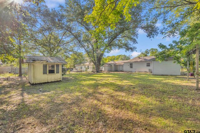 315 E Hubbard St, Lindale, TX 75771