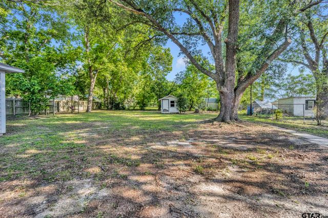 315 E Hubbard St, Lindale, TX 75771