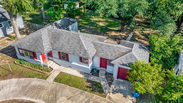 315 E Hubbard St, Lindale, TX 75771