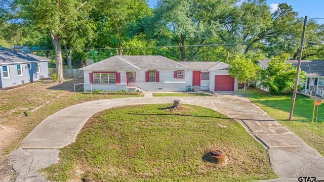 315 E Hubbard St, Lindale, TX 75771