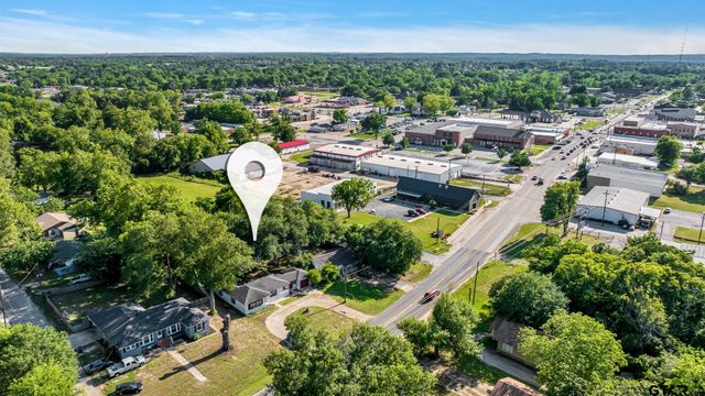 315 E Hubbard St, Lindale, TX 75771