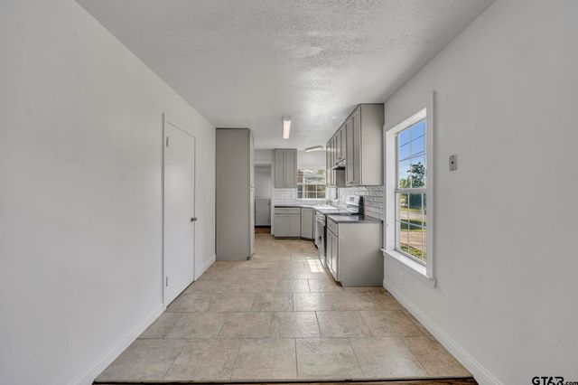 315 E Hubbard St, Lindale, TX 75771