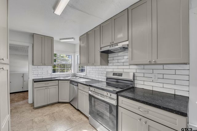 315 E Hubbard St, Lindale, TX 75771