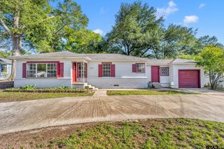 315 E Hubbard St, Lindale, TX 75771