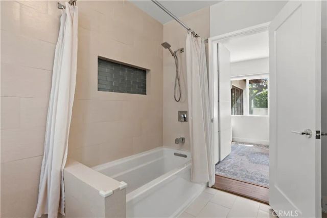129 N Crescent Heights, Los Angeles, CA 90048