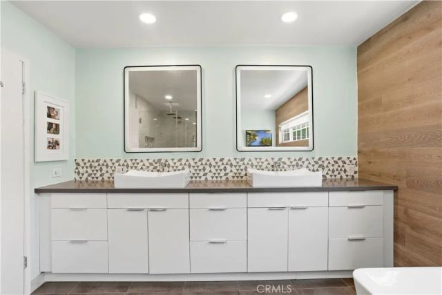 129 N Crescent Heights, Los Angeles, CA 90048