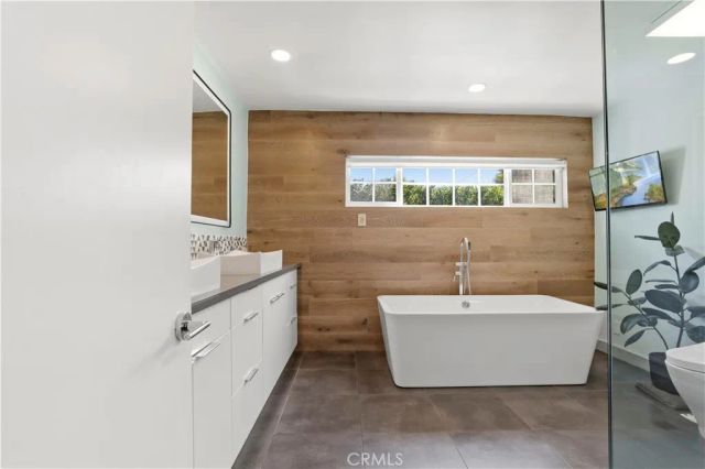 129 N Crescent Heights, Los Angeles, CA 90048