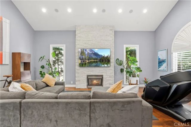 129 N Crescent Heights, Los Angeles, CA 90048