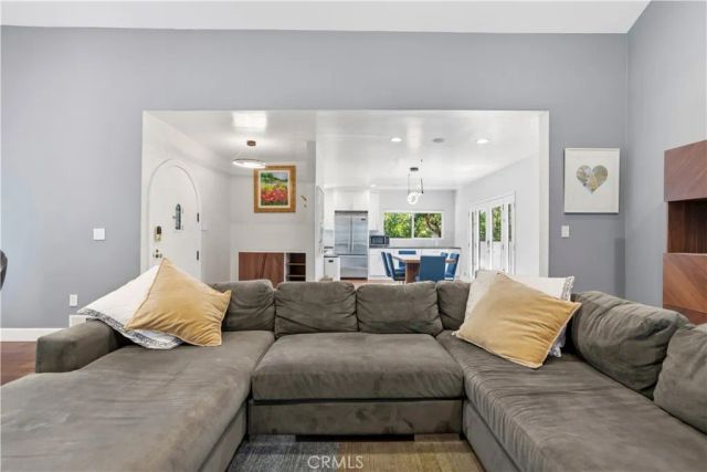 129 N Crescent Heights, Los Angeles, CA 90048