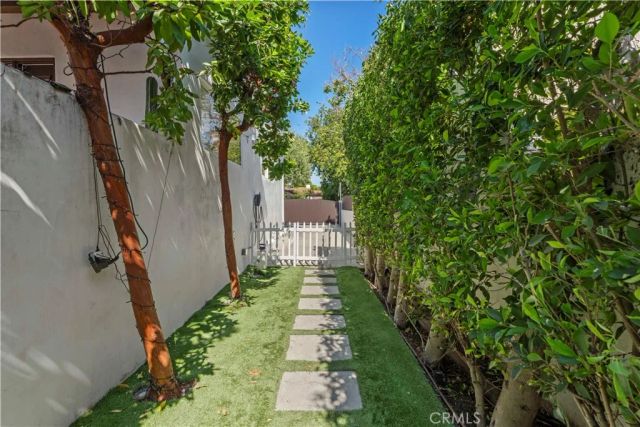 129 N Crescent Heights, Los Angeles, CA 90048