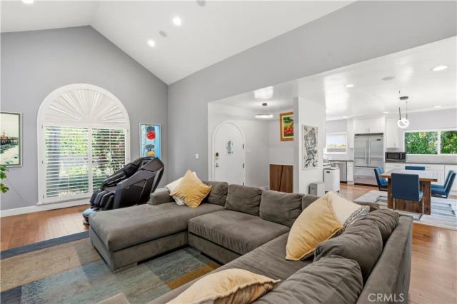 129 N Crescent Heights, Los Angeles, CA 90048