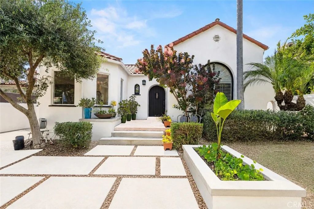129 N Crescent Heights, Los Angeles, CA 90048
