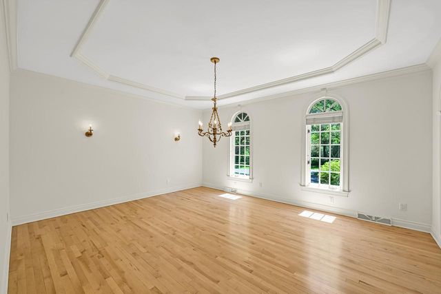 2146 W Columbia DRIVE, Mequon, WI 53092
