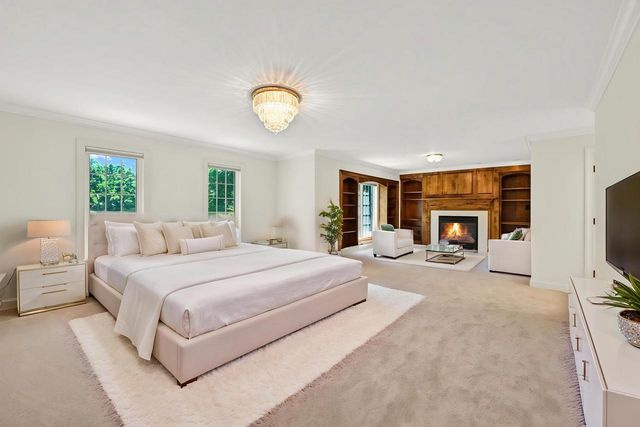 2146 W Columbia DRIVE, Mequon, WI 53092