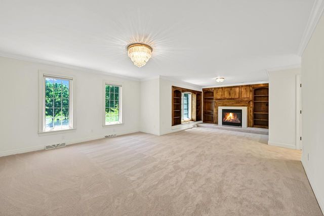 2146 W Columbia DRIVE, Mequon, WI 53092