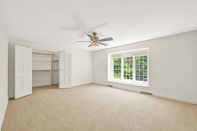 2146 W Columbia DRIVE, Mequon, WI 53092