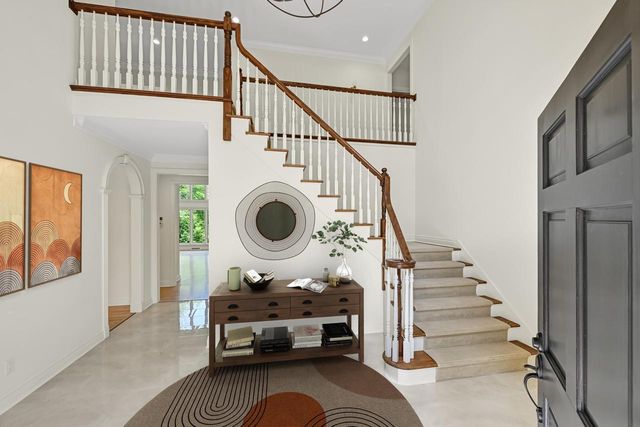 2146 W Columbia DRIVE, Mequon, WI 53092