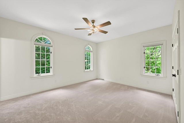2146 W Columbia DRIVE, Mequon, WI 53092