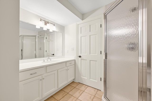 2146 W Columbia DRIVE, Mequon, WI 53092