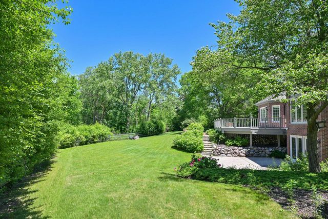 2146 W Columbia DRIVE, Mequon, WI 53092