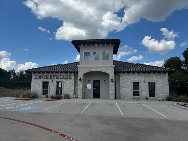 209 E Debbie Lane, Mansfield, TX 76063