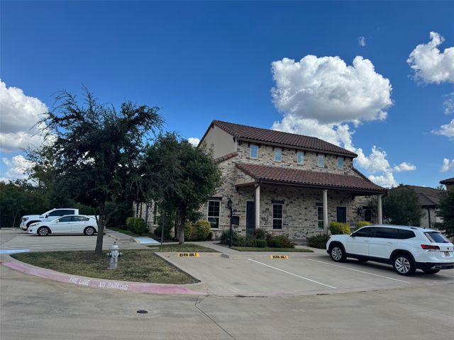 209 E Debbie Lane, Mansfield, TX 76063