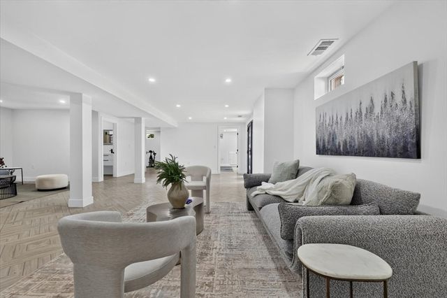 101 Hackensack Rd, Boston, MA 02467
