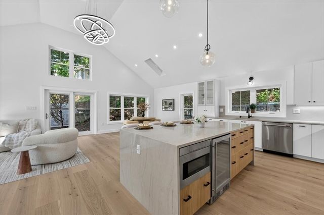 101 Hackensack Rd, Boston, MA 02467