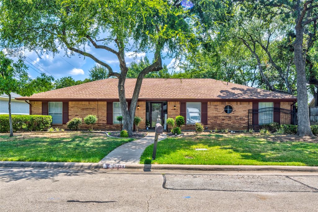 1803 W Cedar Elm Drive, Arlington, TX 76012