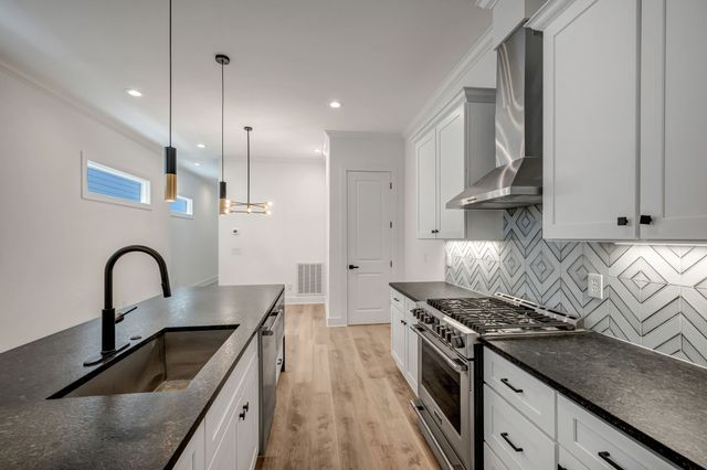 819D Watts Ln, Nashville, TN 37209