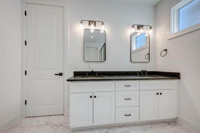 819D Watts Ln, Nashville, TN 37209