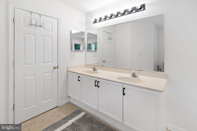 195 MOSSY LN, Martinsburg, WV 25404